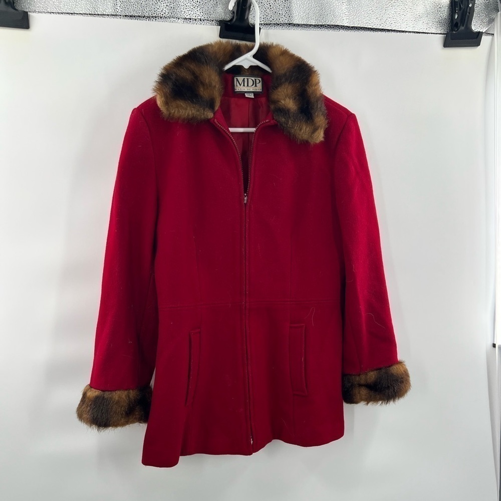 MDP Mario de Pinto red coat with fur trim collar and sleeves size M full zip